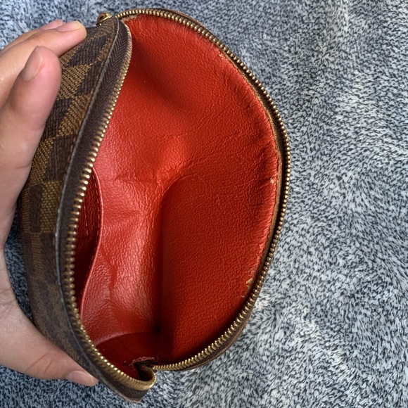 Authentic Louis Vuitton - Picture 9 of 16